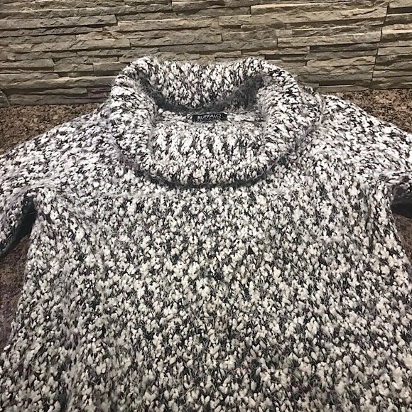 So Soft!!! Cute Buffalo David Bitton Turtleneck Sweater in Black & White Eyelash - Picture 13 of 16